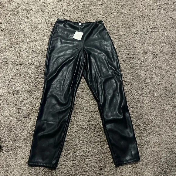 NWT Fabletics Women's High-Waisted Black Vegan Leather Leggings Size Large - Picture 2 of 9
